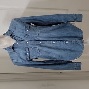 Gap Denim Size XS, Button Down Snap Front Long Sleeve Shirt, Snap Pockets